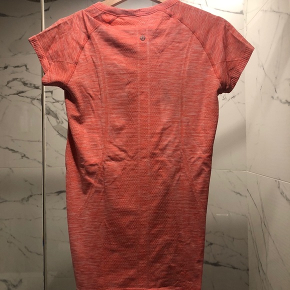 LULULEMON Tshirt - Picture 2 of 4
